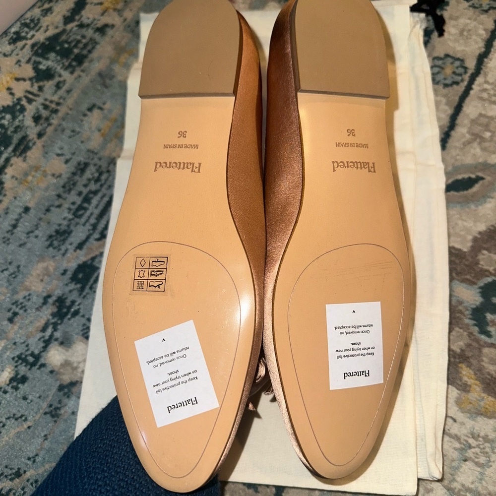 FLATTERED SATIN ROSE BALLET FLATS - Picture 4 of 5